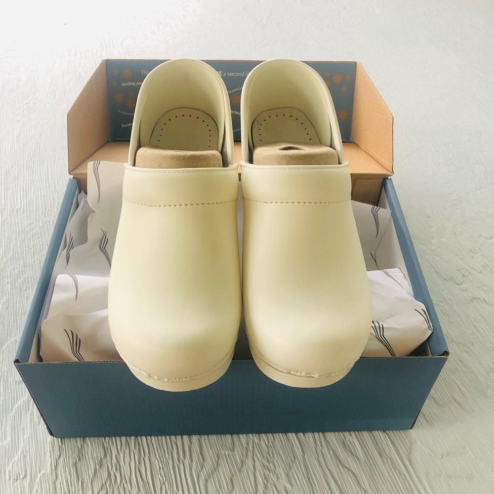 Dansko Nursing Professional Box White